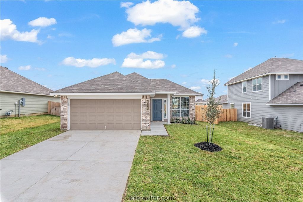 Photo of 218 Cross Lane, Caldwell, TX 77836 (MLS # 26006272)