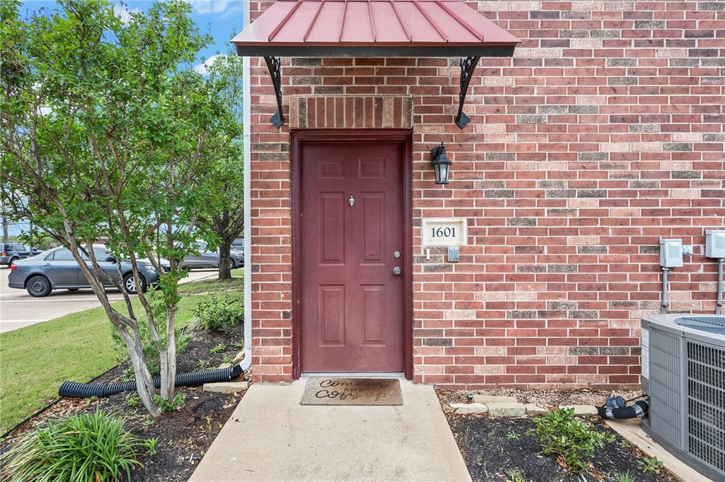 Photo of 801 Luther Street W #1601, College Station, TX 77840 (MLS # 26004320)