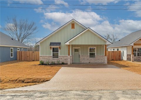 Photo of 207 Lock Lane, Bryan, TX 77803 (MLS # 26002110)