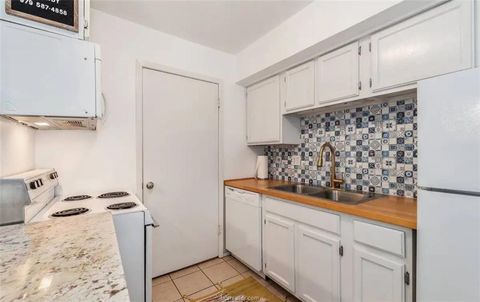 Tiny photo for 4505 Carter Creek Parkway #8, Bryan, TX 77802 (MLS # 26003137)