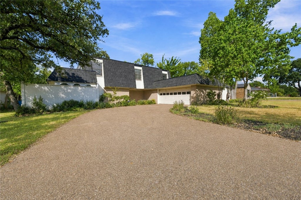 Photo of 2705 Arbor Drive, Bryan, TX 77802 (MLS # 26010404)