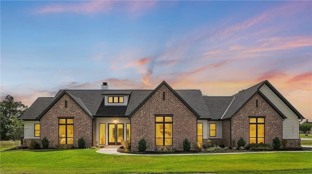 Photo of 5623 Mill Water Court, Bryan, TX 77808 (MLS # 26010186)