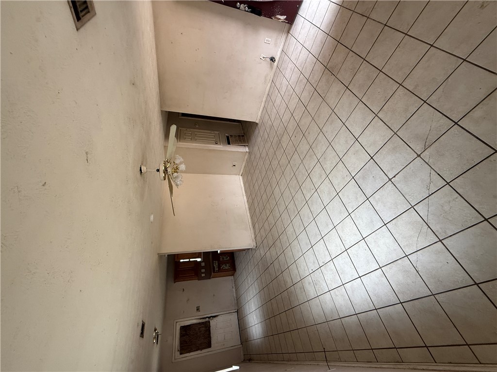 1105 W Davis Street
