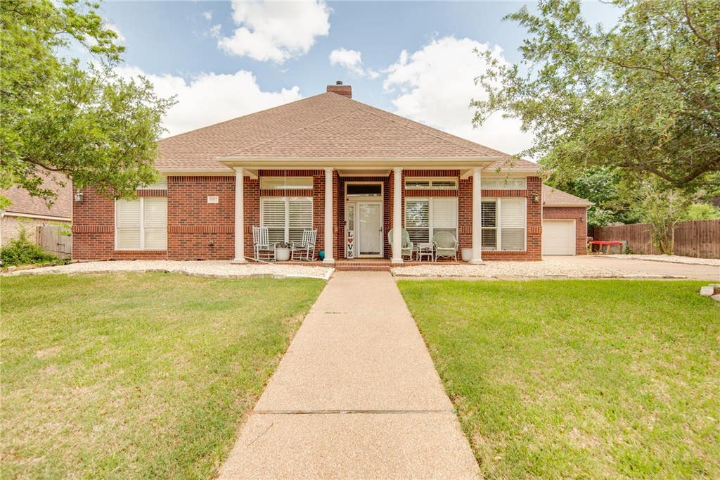 Photo of 8307 Shadow Oaks, College Station, TX 77845 (MLS # 26009705)