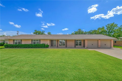 Photo of 2308 Morningside Drive, Bryan, TX 77802 (MLS # 26006541)