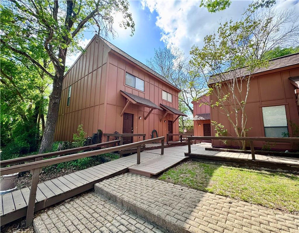 Photo of 3923 Old Oaks Drive #5, Bryan, TX 77802 (MLS # 26003742)