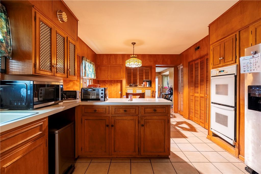 Photo of 110 Barton Street, Hearne, TX 77859 (MLS # 26005252)