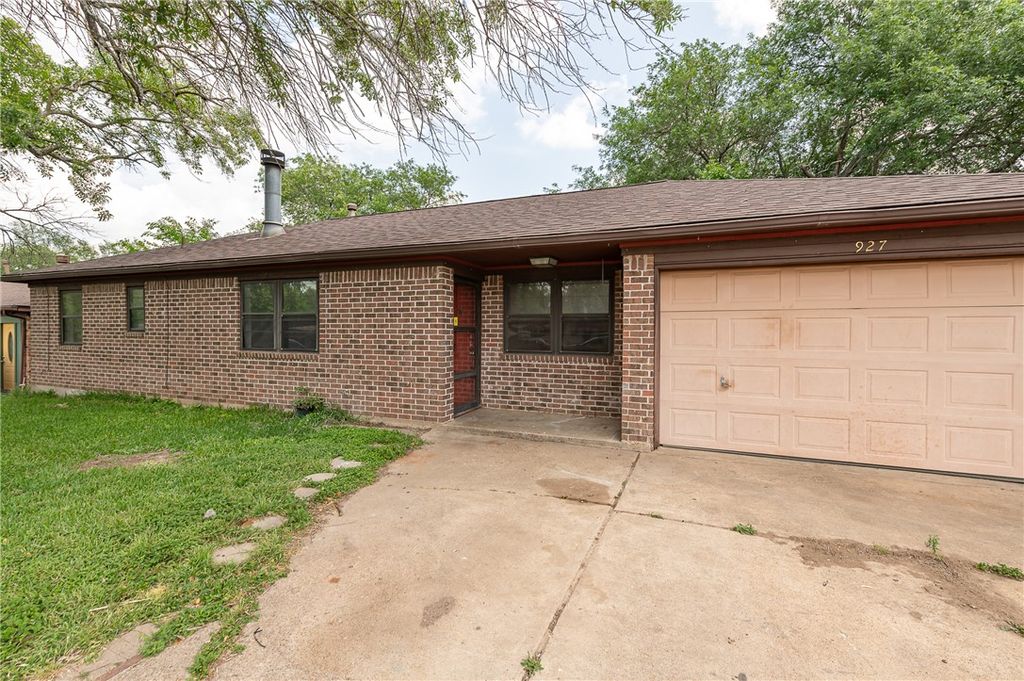 Photo of 927 Braeswood Drive, Bryan, TX 77803 (MLS # 26002778)