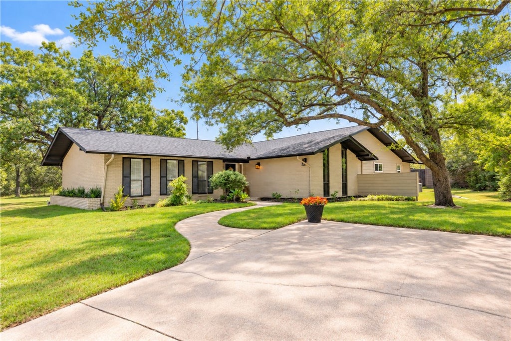 Photo of 833 S Rosemary Drive, Bryan, TX 77802 (MLS # 26011172)