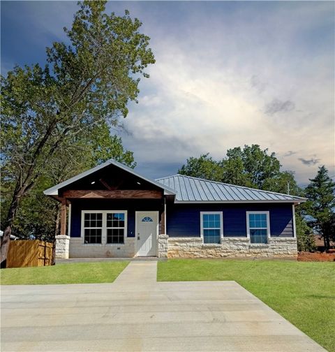 122 E Crestway Street Hearne TX 77859