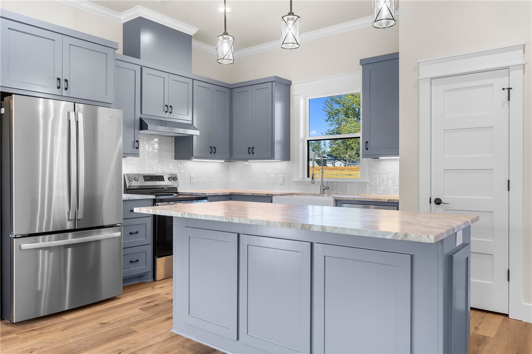 610 E Englewood Street