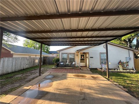 Photo of 114 Rebecca Street, Bryan, TX 77801 (MLS # 26004177)