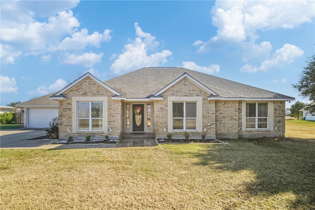 Photo of 214 Apache Drive, Franklin, TX 77856 (MLS # 26001227)