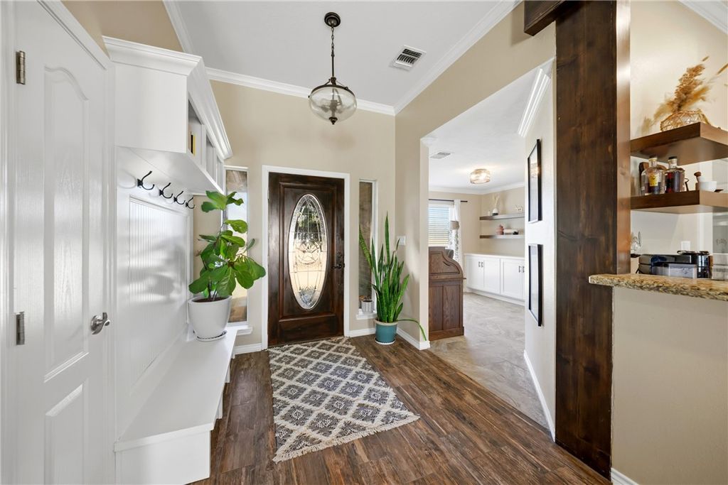 Photo of 214 Apache Drive, Franklin, TX 77856 (MLS # 26001227)