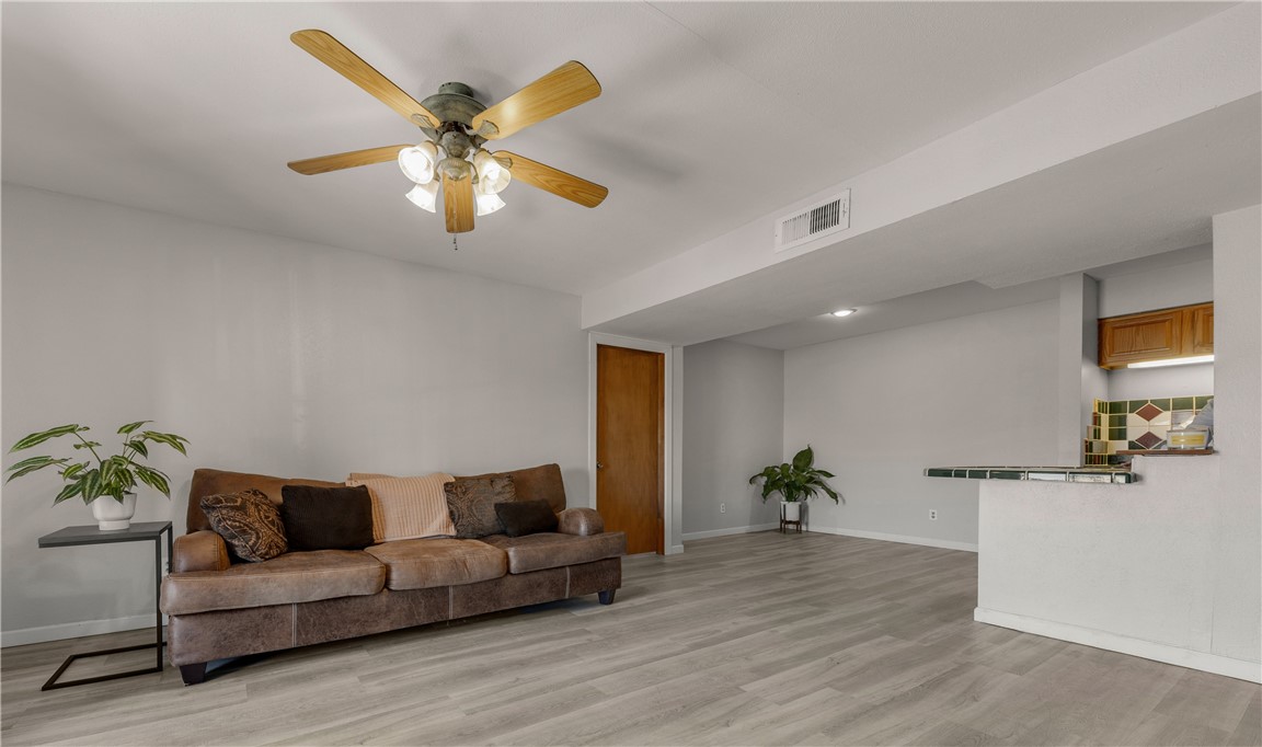 College Station, Texas 77840, United States, 2 Bedrooms Bedrooms, ,2 BathroomsBathrooms,Residential,Pending,45451