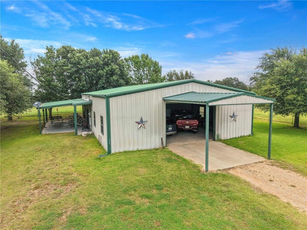 Photo of 955 County Road 228, Cameron, TX 76520 (MLS # 26009232)