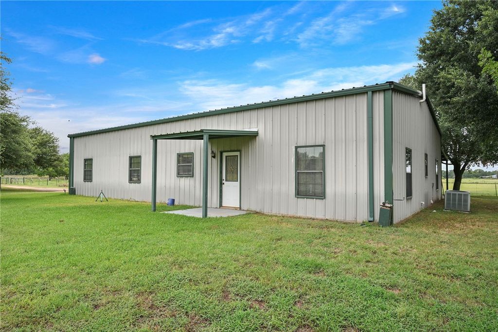 Photo of 955 County Road 228, Cameron, TX 76520 (MLS # 26009232)