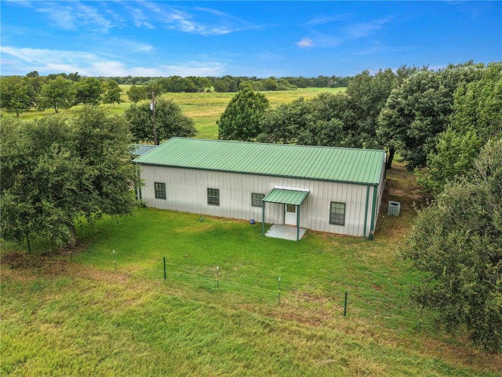 Photo of 955 County Road 228, Cameron, TX 76520 (MLS # 26009232)