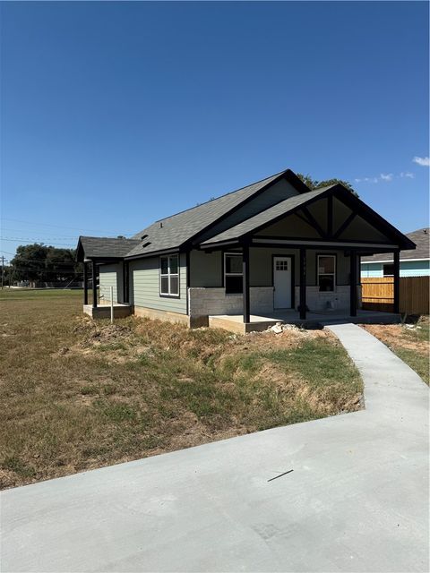 1706 Pine Street Hearne TX 77859