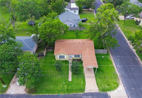 Tiny photo for 110 N Gordon Street, Bryan, TX 77802 (MLS # 26006703)