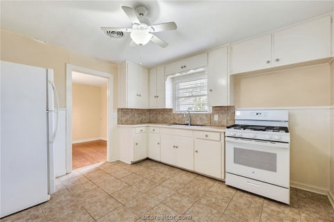 Tiny photo for 110 N Gordon Street, Bryan, TX 77802 (MLS # 26006703)
