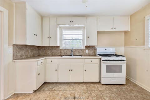 Tiny photo for 110 N Gordon Street, Bryan, TX 77802 (MLS # 26006703)