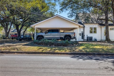 Tiny photo for 316 Brosig Ave Ave, Navasota, TX 77868 (MLS # 25010914)