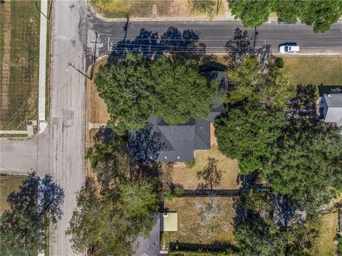 Tiny photo for 316 Brosig Ave Ave, Navasota, TX 77868 (MLS # 25010914)