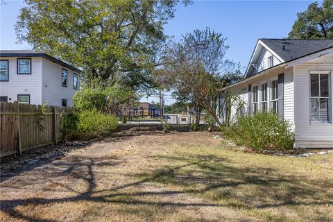 Tiny photo for 316 Brosig Ave Ave, Navasota, TX 77868 (MLS # 25010914)