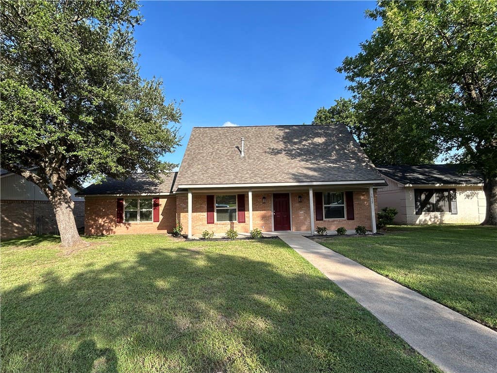 Photo of 1612 Luza Street, Bryan, TX 77802 (MLS # 26008577)