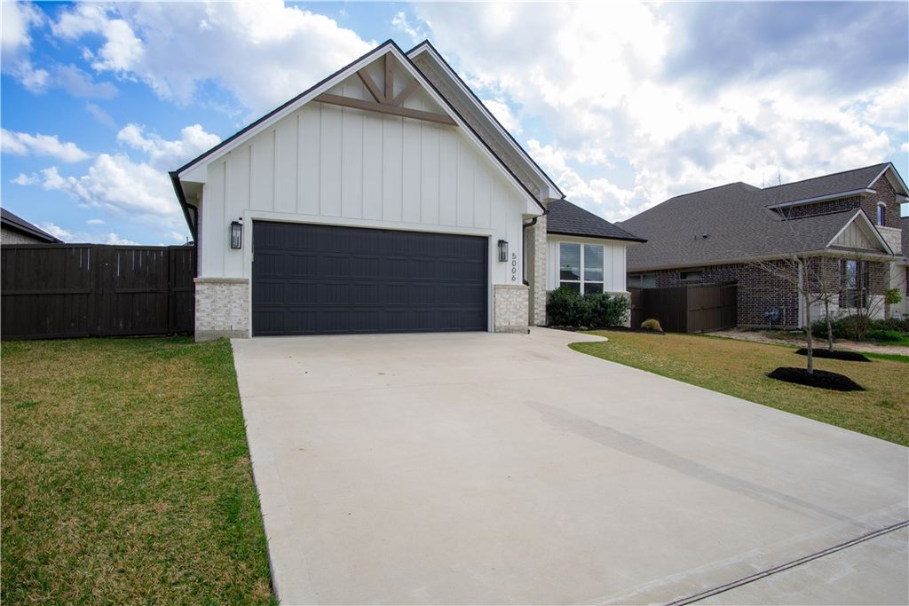 Photo of 5006 Greyrock Drive, Bryan, TX 77802 (MLS # 26002926)