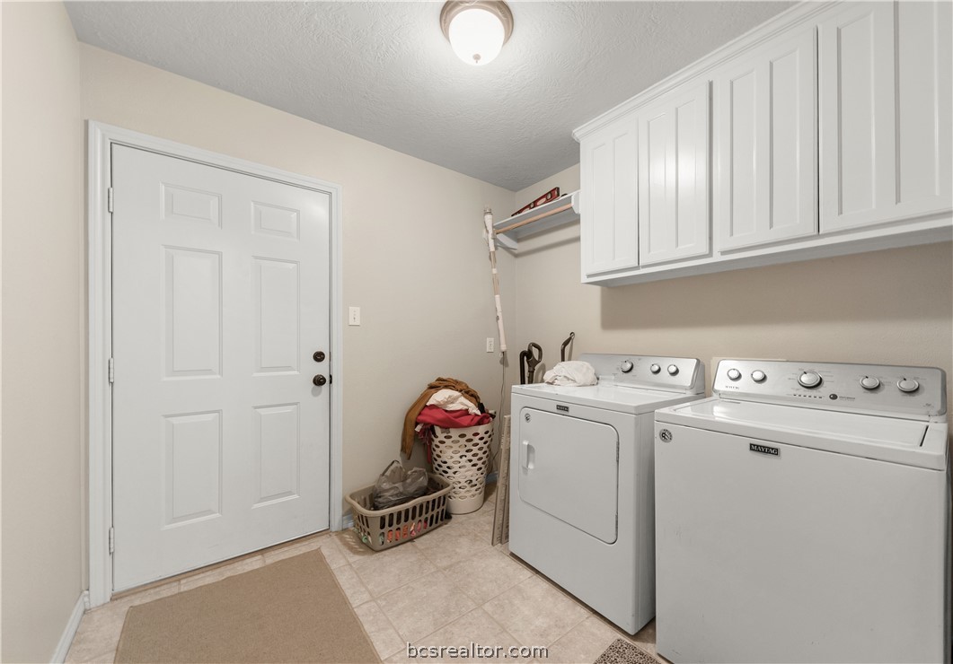 College Station, Texas 77845, United States, 5 Bedrooms Bedrooms, ,3 BathroomsBathrooms,Residential,Pending,50805