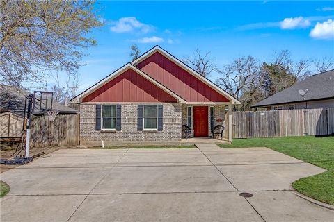 Photo of 614 W 16TH St, Bryan, TX 77803 (MLS # 26002547)