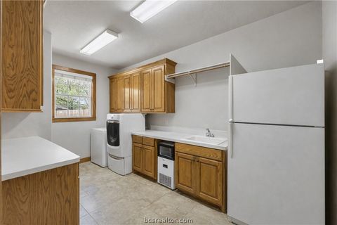 Tiny photo for 907 Plainfield Court, College Station, TX 77845 (MLS # 26003304)