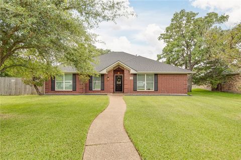 Photo of 4700 Kensington Road, Bryan, TX 77802 (MLS # 26006701)