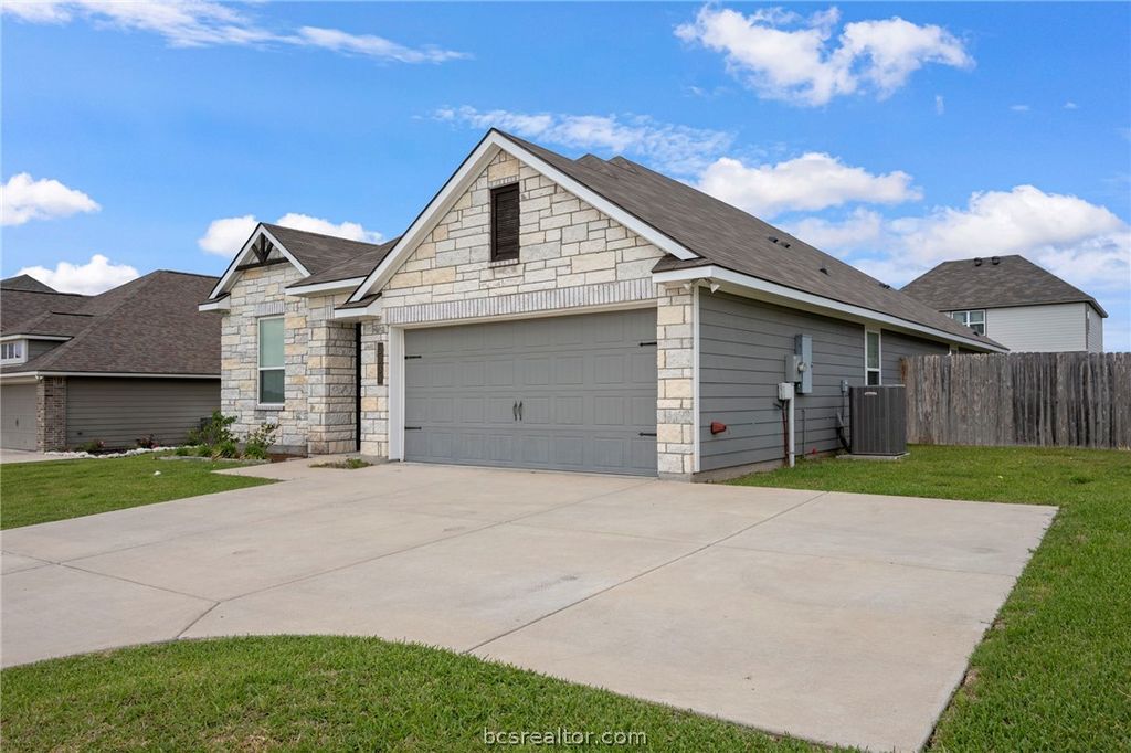 Photo of 2038 Viva Road, Bryan, TX 77807 (MLS # 26004482)