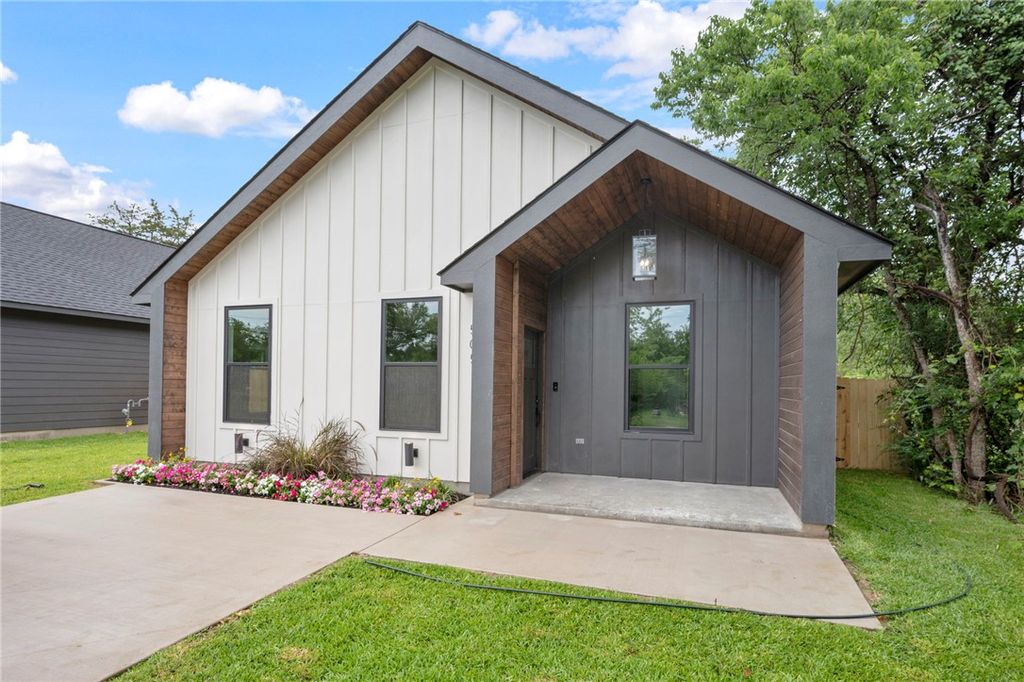 Photo of 505 Legion Court, Bryan, TX 77803 (MLS # 26006195)