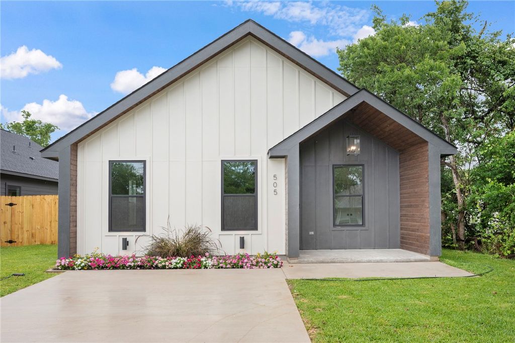 Photo of 505 Legion Court, Bryan, TX 77803 (MLS # 26006195)