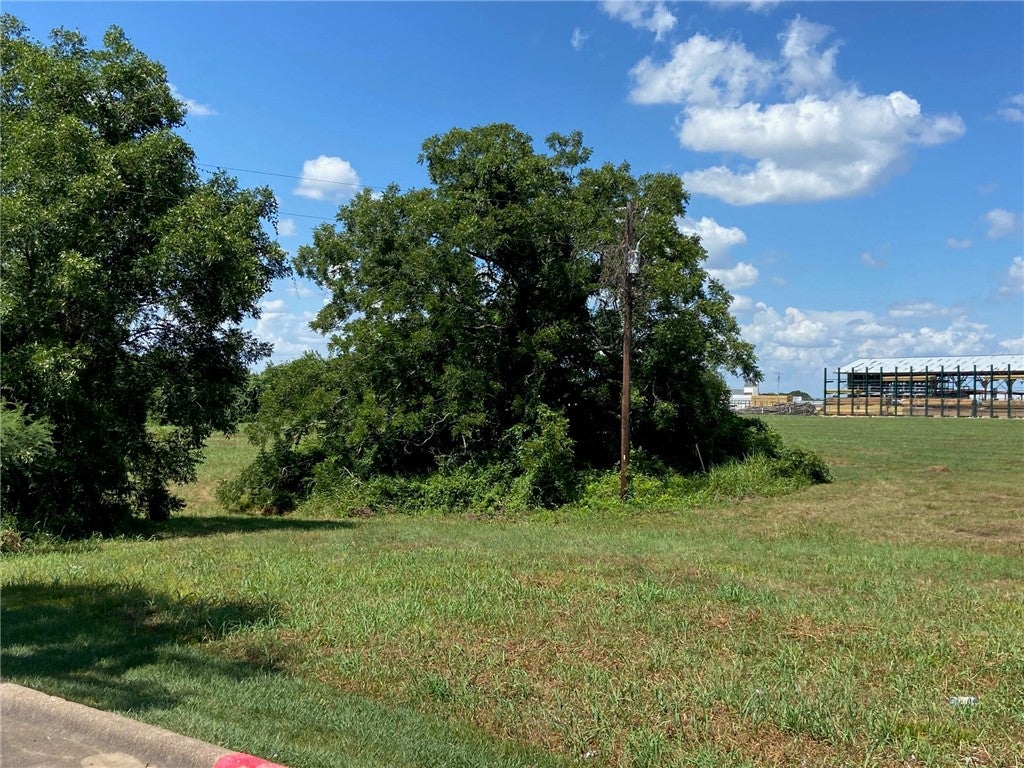 1675 E Highway 290