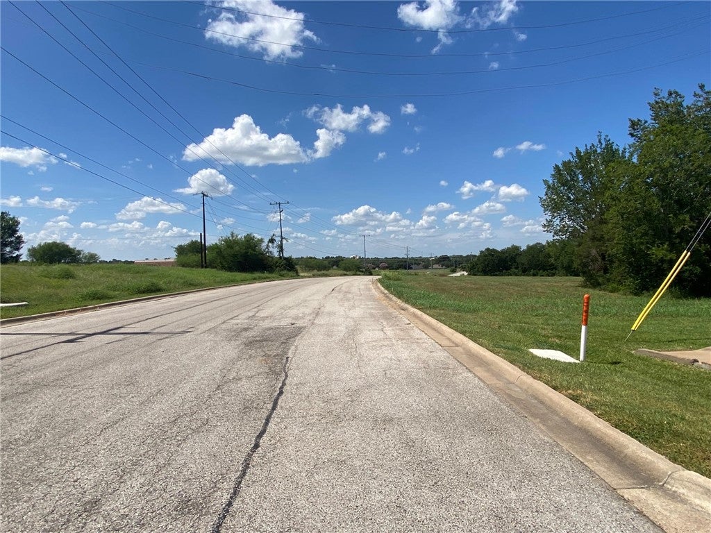 1675 E Highway 290