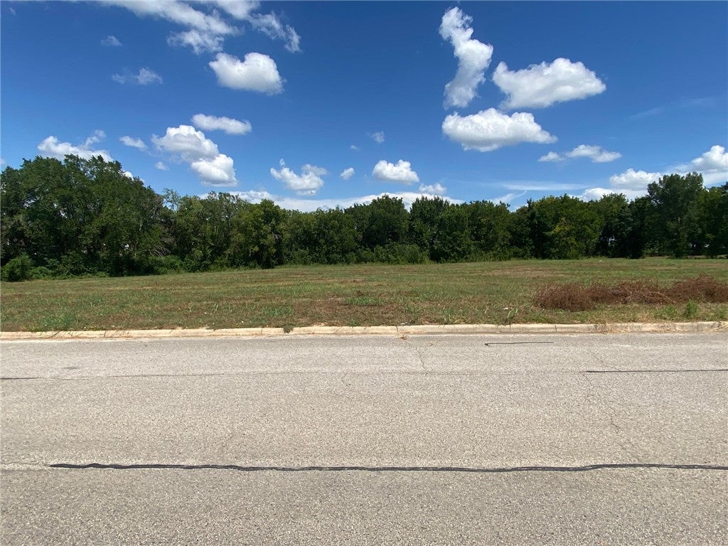 1675 E Highway 290