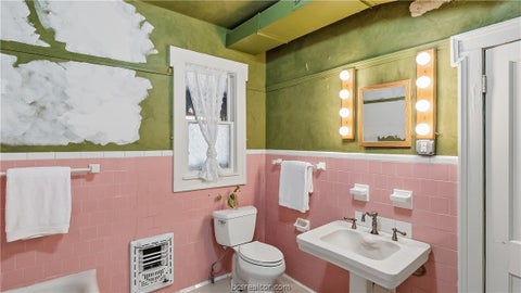 Tiny photo for 108 N Sterling Avenue, Bryan, TX 77803 (MLS # 26010952)