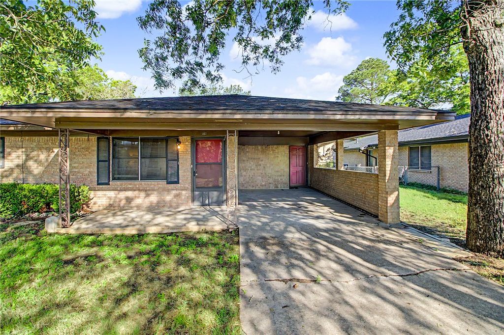 Photo of 1102 W 9th Street, Caldwell, TX 77836 (MLS # 26005607)