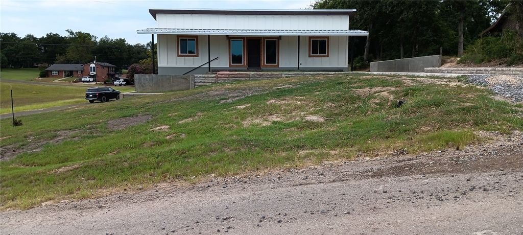 Photo of 114 Lakeview Drive N, Hilltop Lakes, TX 77871 (MLS # 25010288)