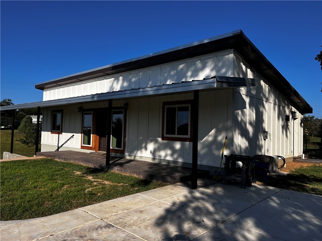 114 Lakeview Drive N