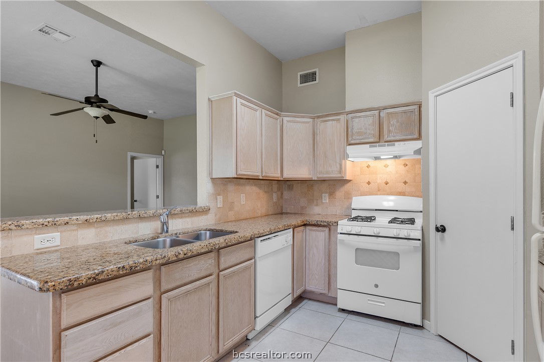 College Station, Texas 77845, United States, 3 Bedrooms Bedrooms, ,2 BathroomsBathrooms,Residential,Pending,55223