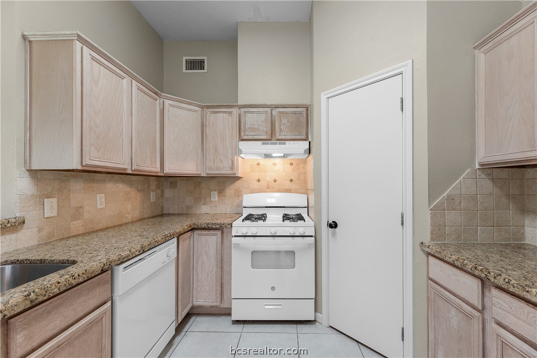 College Station, Texas 77845, United States, 3 Bedrooms Bedrooms, ,2 BathroomsBathrooms,Residential,Pending,55223