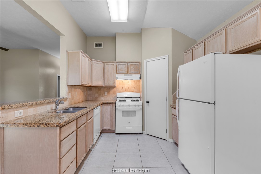 College Station, Texas 77845, United States, 3 Bedrooms Bedrooms, ,2 BathroomsBathrooms,Residential,Pending,55223