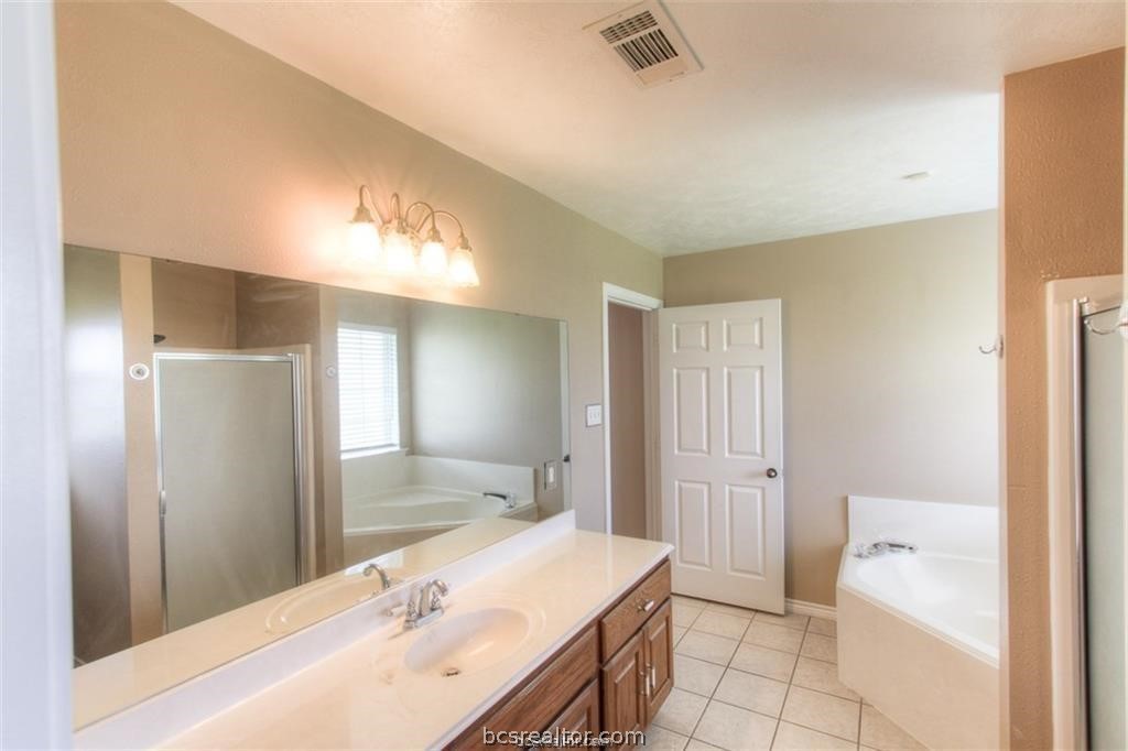 College Station, Texas 77845, United States, 4 Bedrooms Bedrooms, ,2 BathroomsBathrooms,Residential,Pending,58095