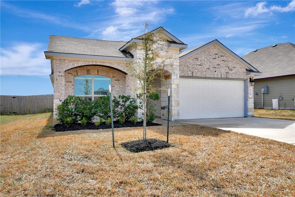 Photo of 909 Davy Street, Brenham, TX 77833 (MLS # 26002707)